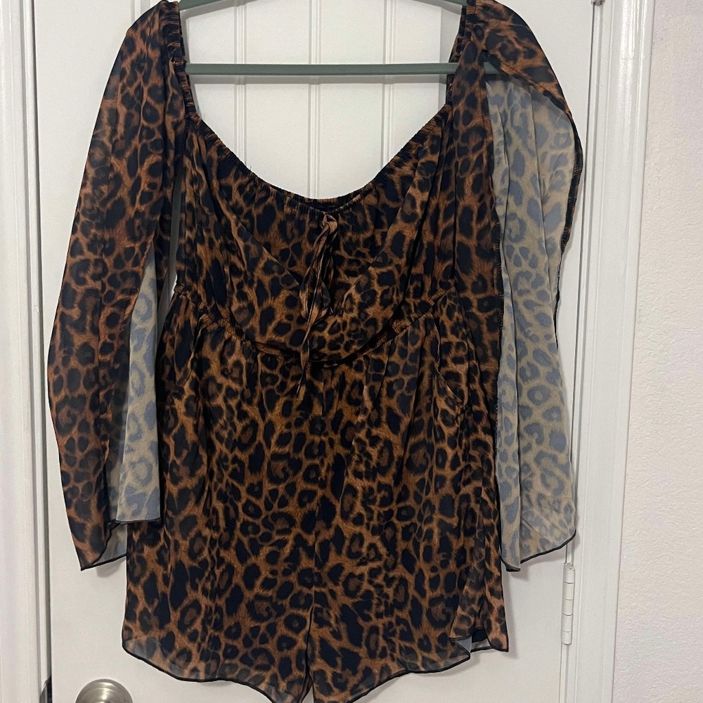 L&B Leopard Print Flowy Sleeve Romper size small